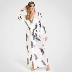 Bluebella - US Laurel Long Kimono White/Black Nightwear 20 Bluebella - US Laurel Long Kimono White/Black Nightwear