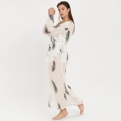 Bluebella - US Laurel Long Kimono White/Black Nightwear 26 Bluebella - US Laurel Long Kimono White/Black Nightwear