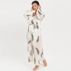 Bluebella - US Laurel Long Kimono White/Black Nightwear 27 Bluebella - US Laurel Long Kimono White/Black Nightwear
