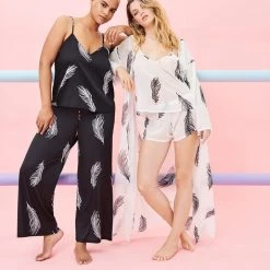 Bluebella - US Laurel Long Kimono White/Black Nightwear 29 Bluebella - US Laurel Long Kimono White/Black Nightwear