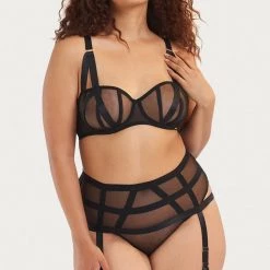 Bluebella Provocative Set: Karolina High-Waist Black 16 Bluebella Provocative Set: Karolina High-Waist Black